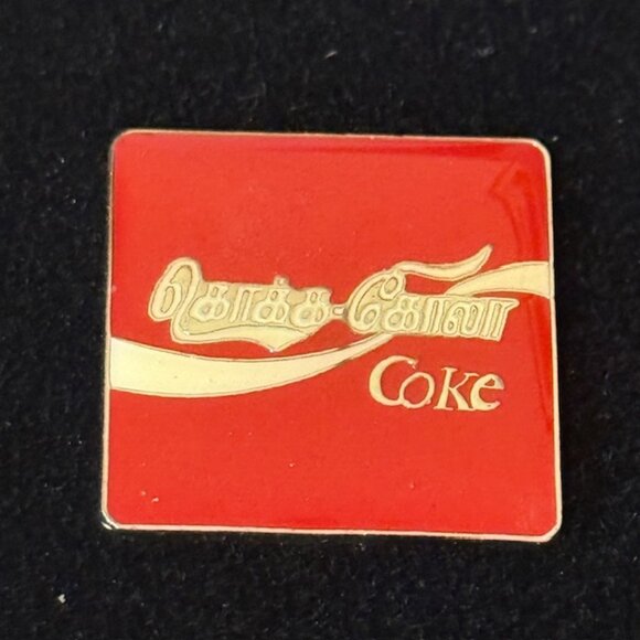 Vintage Coca Cola International Pin Button Pinback Coke Soda Pop Sri Lanka Tamil - Picture 1 of 3